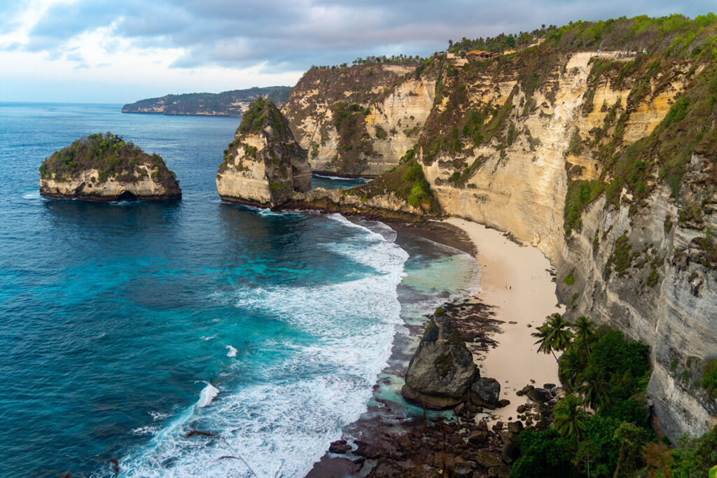 diamond beach nusa penida tour travel agent cheap affordable price in bali